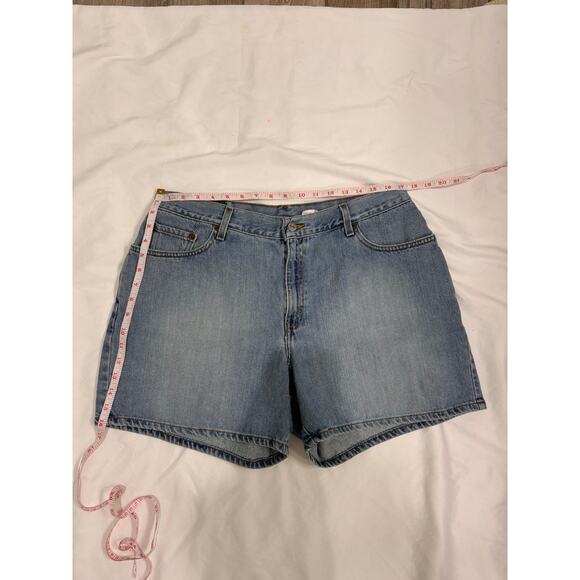 Levi’s Women’s 90’s Vintage Light Wash “Mom Shorts” Style 39924 Size 16 - Picture 6 of 6